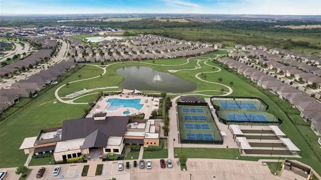 $329,000 | 1001 Memorial Drive, Aubrey, TX 76227