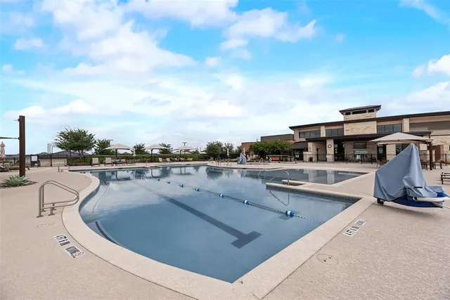 $329,000 | 1001 Memorial Drive, Aubrey, TX 76227