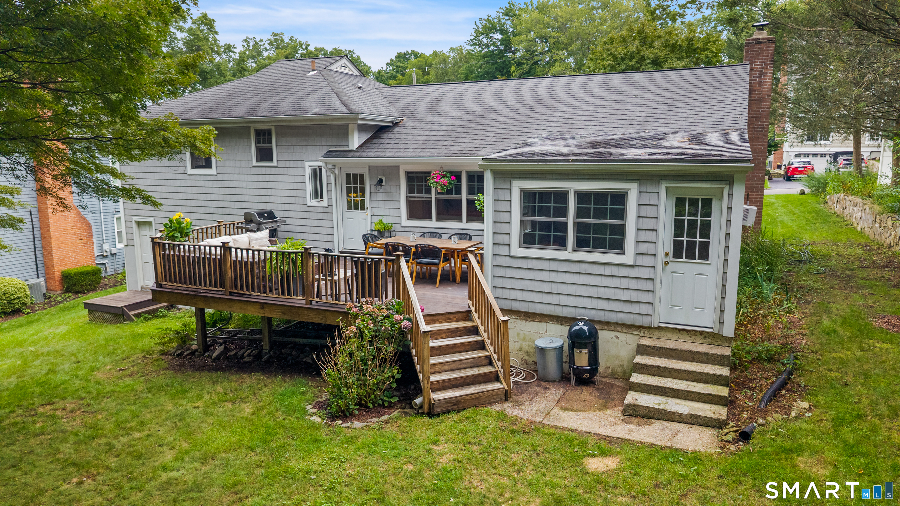 87 Oxbow Road Fairfield, CT 06824 - Photo 27 of 37 Gallery Image 27