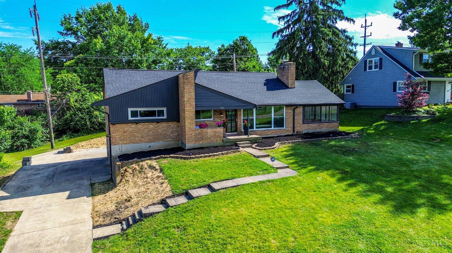 745 Columbia Road Hamilton, OH 45013 - Photo 2 of 46