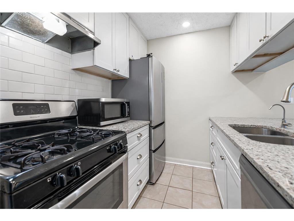 6016 Golden Valley Road Minneapolis, MN 55422 - Photo 2 of 23