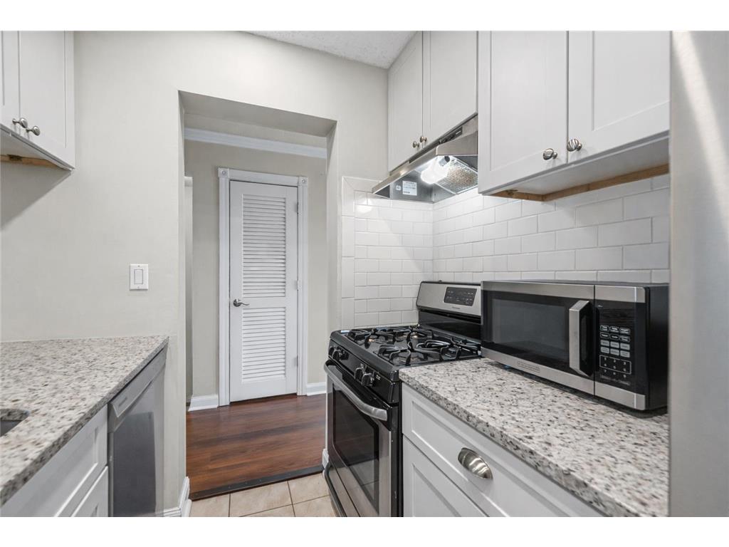 6016 Golden Valley Road Minneapolis, MN 55422 - Photo 3 of 23