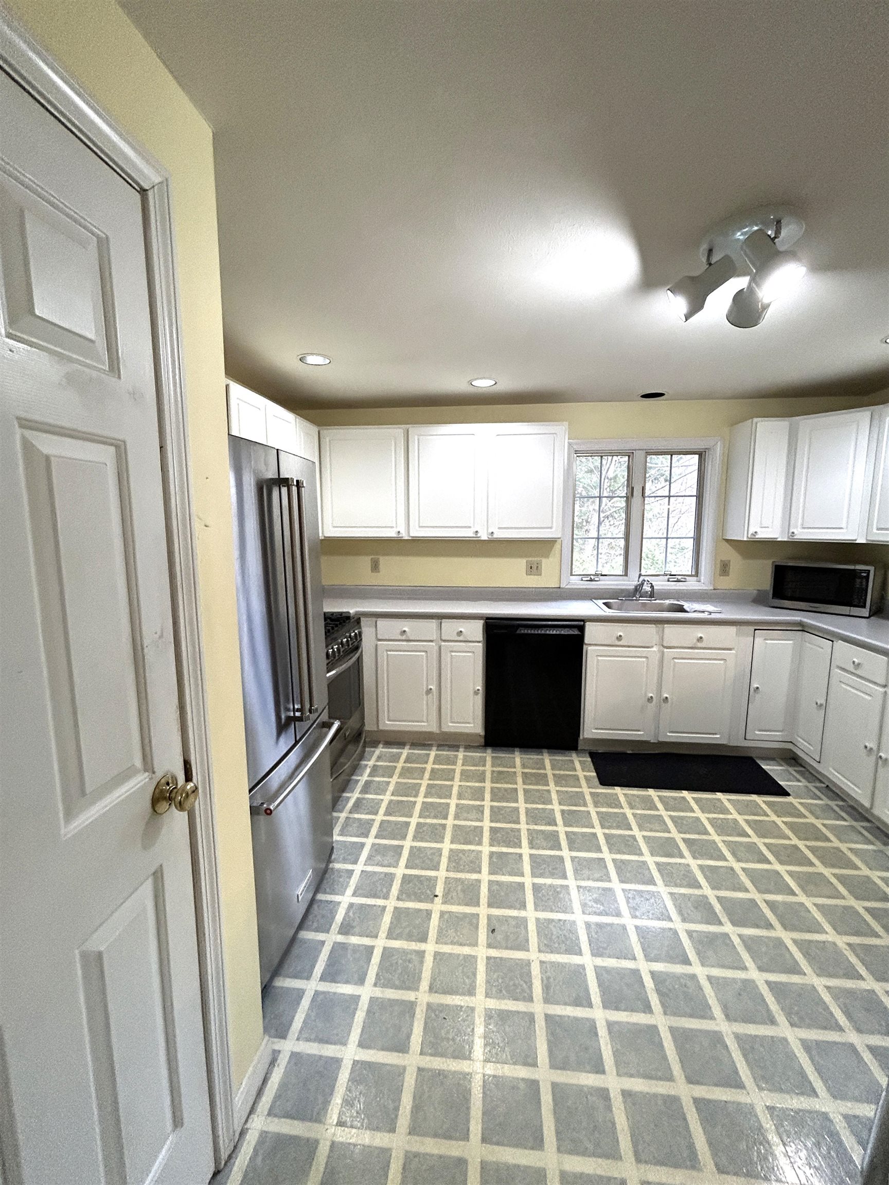 33 Meetinghouse Road Keene, NH 03431 - Photo 8 of 33