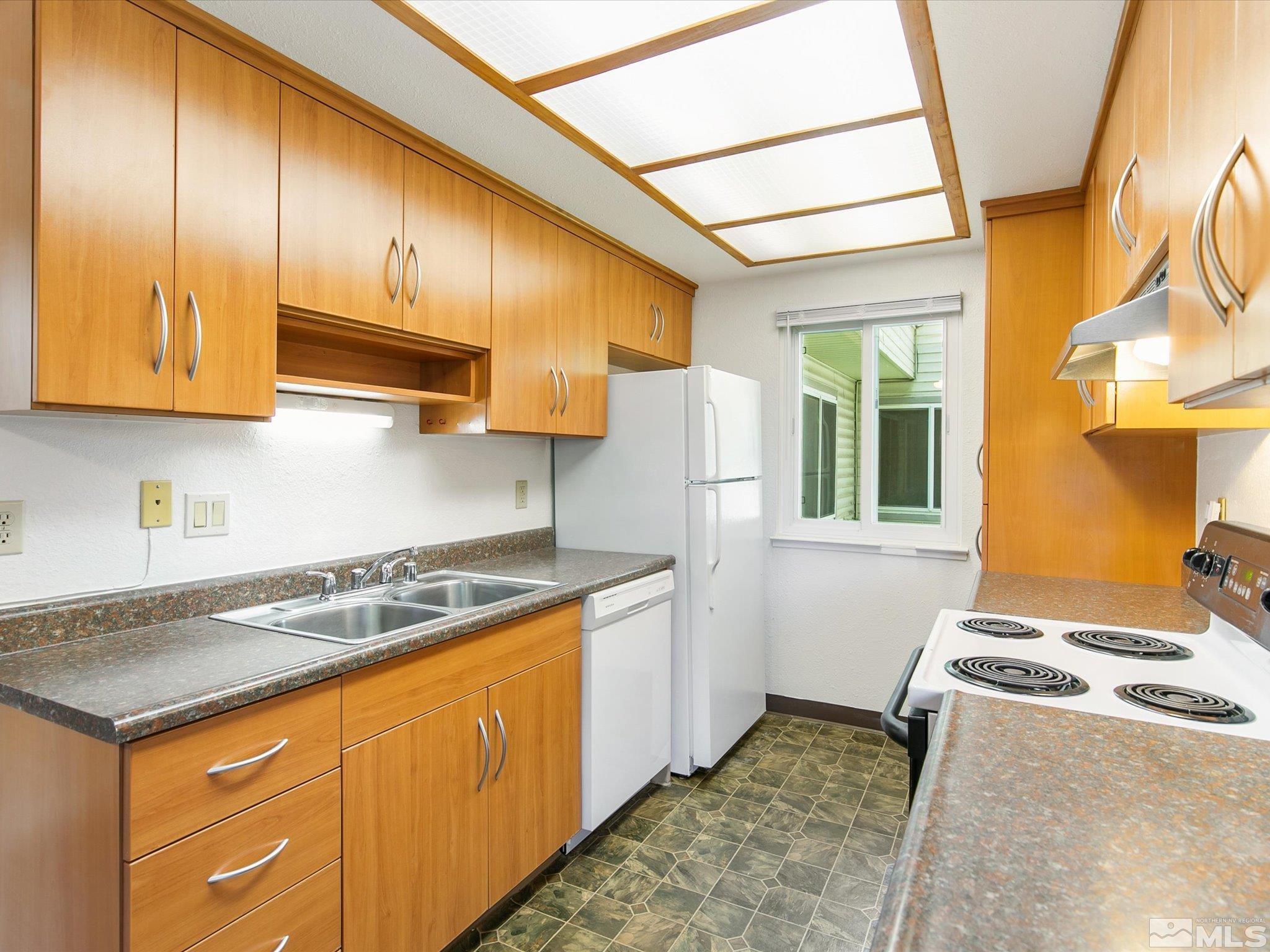 2117 Roundhouse Road Sparks, NV 89431 - Photo 5 of 27 Photo 5