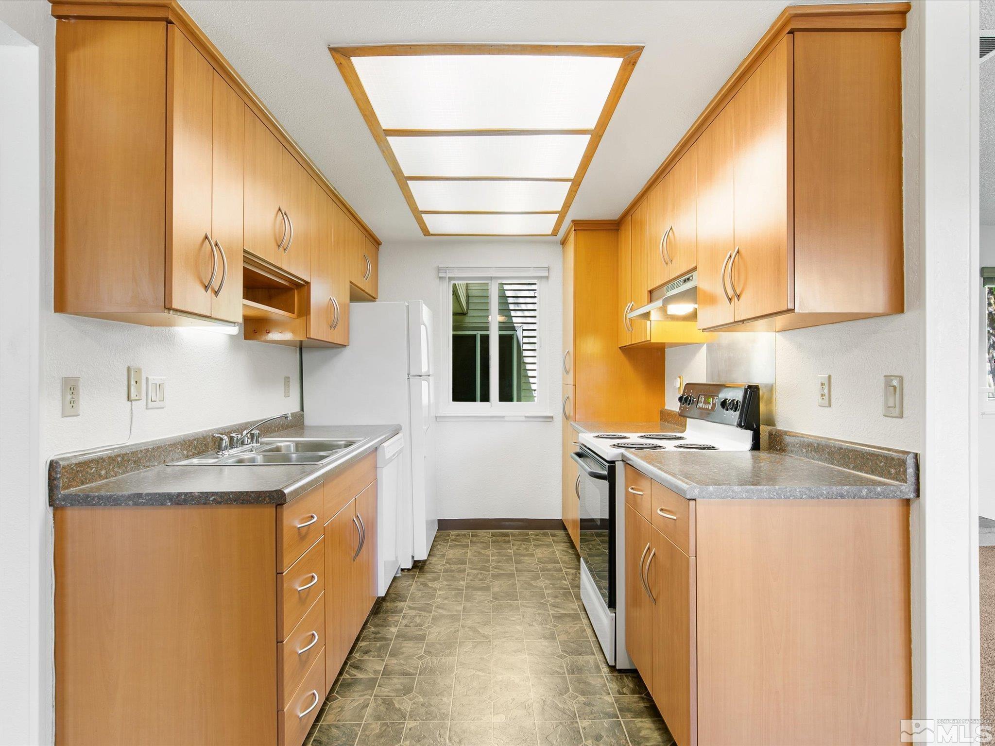 2117 Roundhouse Road Sparks, NV 89431 - Photo 7 of 27 Photo 7