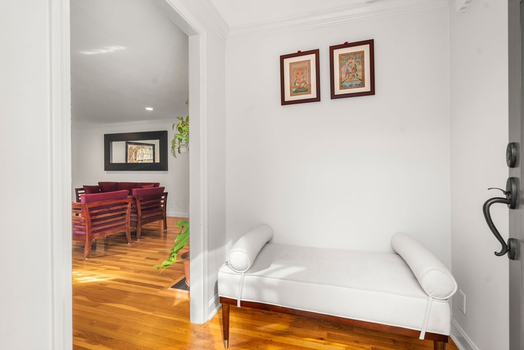 8 Jericho Road, Unit 8 Weston, MA 02493 - Photo 4 of 19 a bathroom with a bathtub