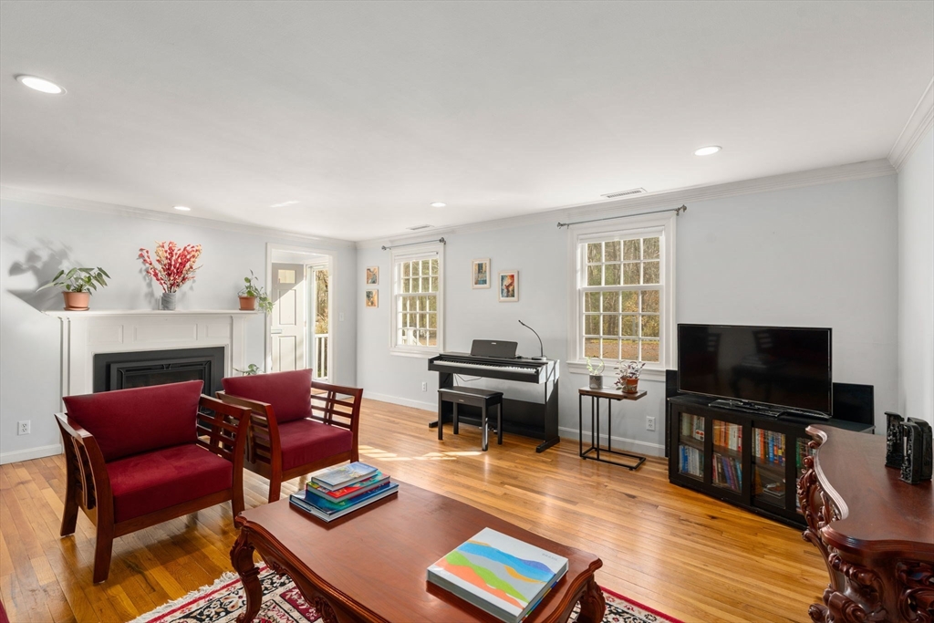 8 Jericho Road, Unit 8 Weston, MA 02493 - Photo 5 of 19 a living room with furniture and a flat screen tv
