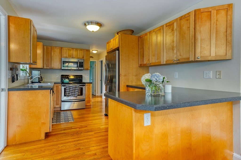 17 Wilson Road Northborough, MA 01532 - Photo 6 of 33 Gallery Image 6