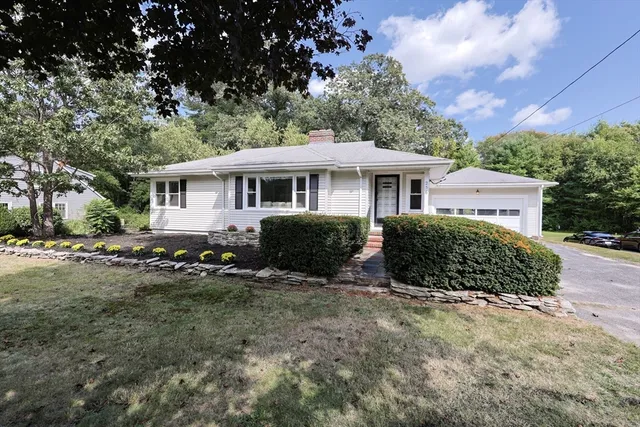 $585,000 | 256 South Main Street, Hopedale, MA 01747