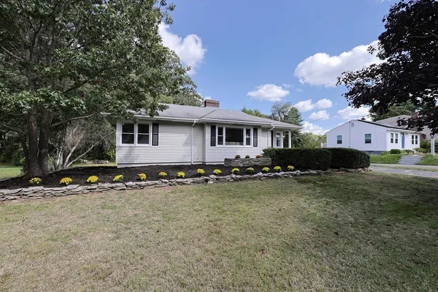 $585,000 | 256 South Main Street, Hopedale, MA 01747