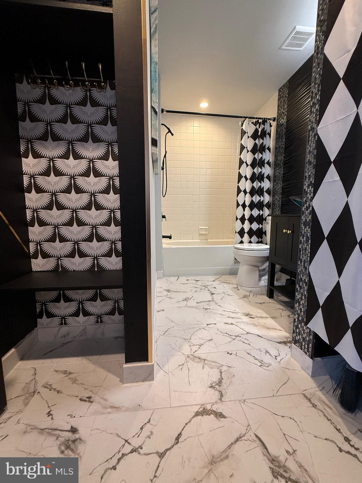 1601 Spring Garden Street, Unit 318 Philadelphia, PA 19130 - Photo 19 of 31 a view of an entryway