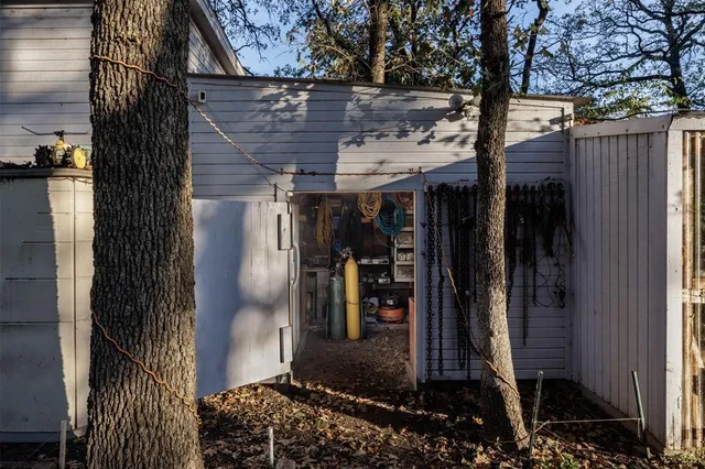 a view of a pathway of a house
