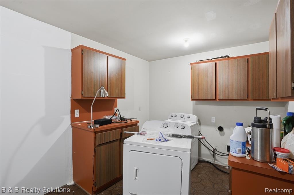 780 North Van Dyke Road, Unit APARTMENT #1 Almont, MI 48003 - Photo 16 of 28