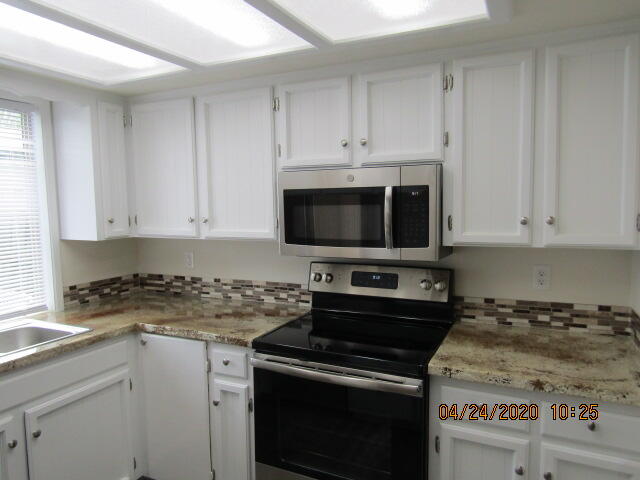 1206 Morrow Road Medford, OR 97504 - Photo 8 of 23 kitchen 2