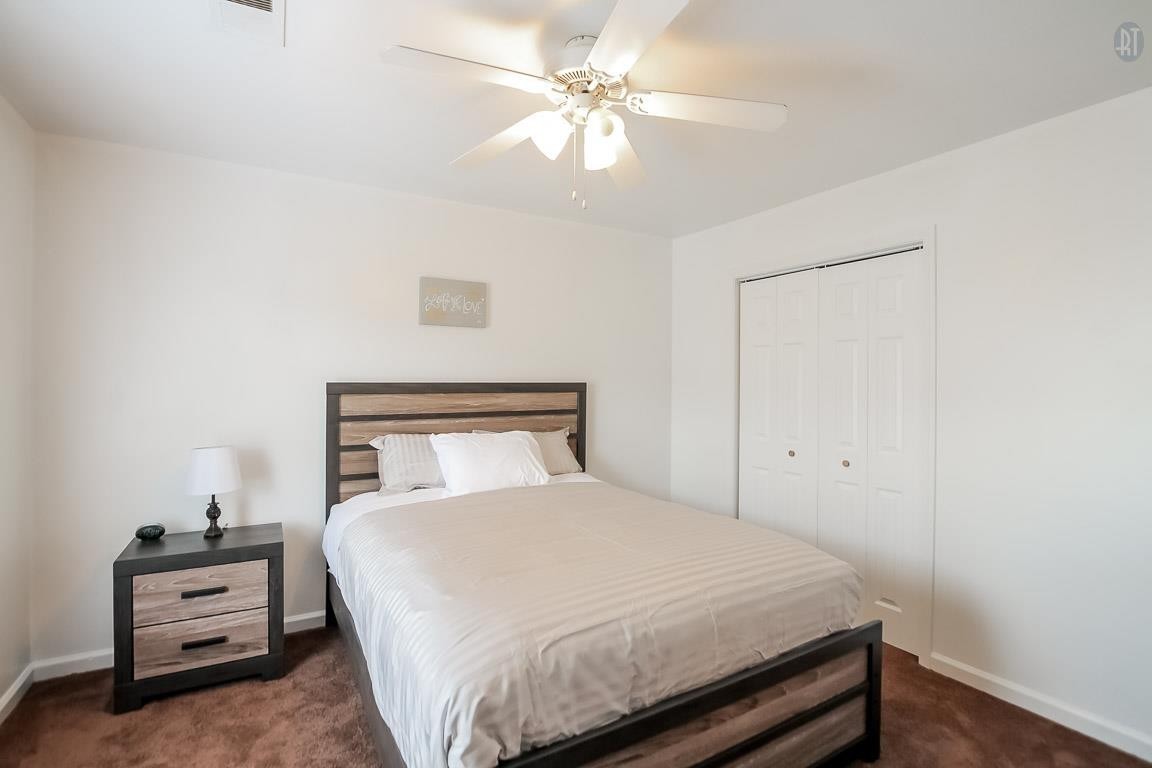 535 Lafayette Road, Unit B3 Clarksville, TN 37042 - Photo 21 of 24 a bedroom with a bed and a chandelier