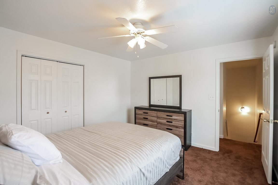 535 Lafayette Road, Unit B3 Clarksville, TN 37042 - Photo 22 of 24 a bedroom with a bed and a chandelier