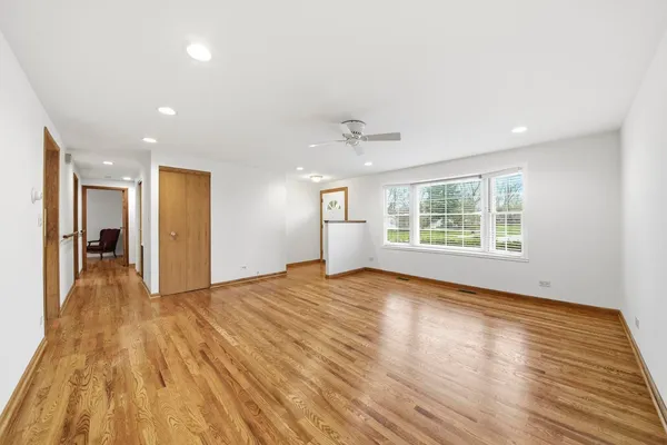 $419,000 | 133 Lela Lane, Schaumburg, IL 60193