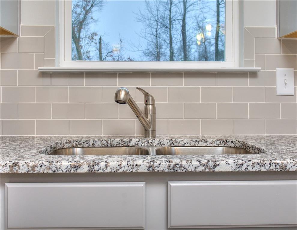 106 Greenview Court Cleveland, GA 30528 - Photo 17 of 29 a closeup of a window