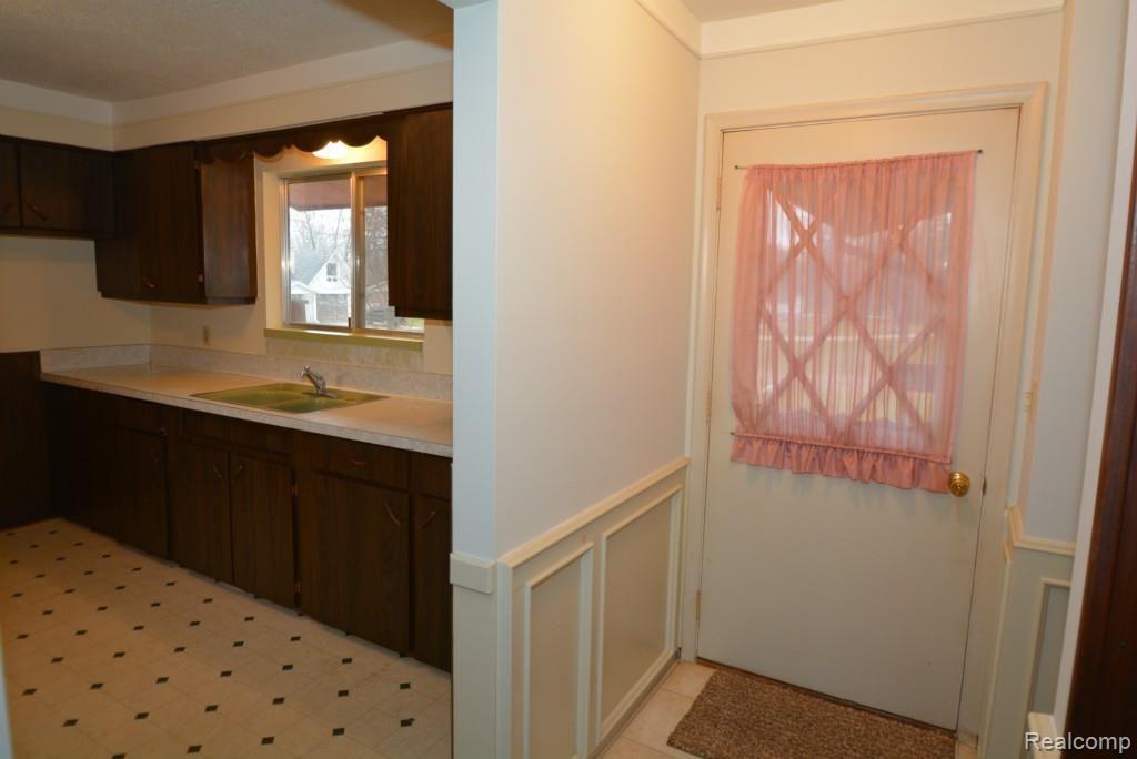 335 Coats Road Lake Orion, MI 48362 - Photo 29 of 48 335 Coats Rd Lake Orion (65).jpg