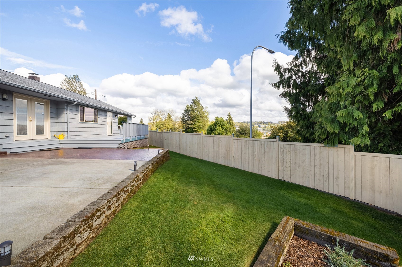 420 Southwest Sunset Boulevard Renton, WA 98057 - Photo 5 of 36 a view of a backyard with a garden
