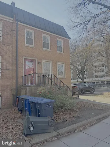 $780,000 | 626 G Street Southwest, Washington, DC 20024