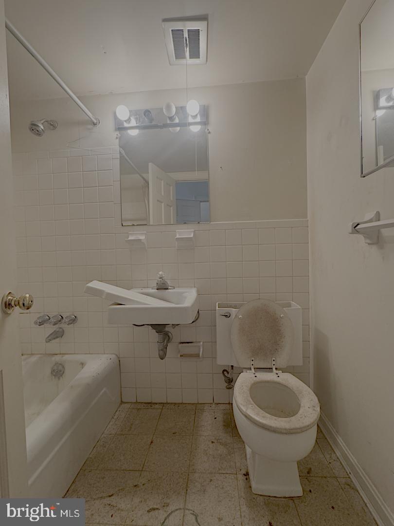 626 G Street Southwest Washington, DC 20024 - Photo 35 of 45