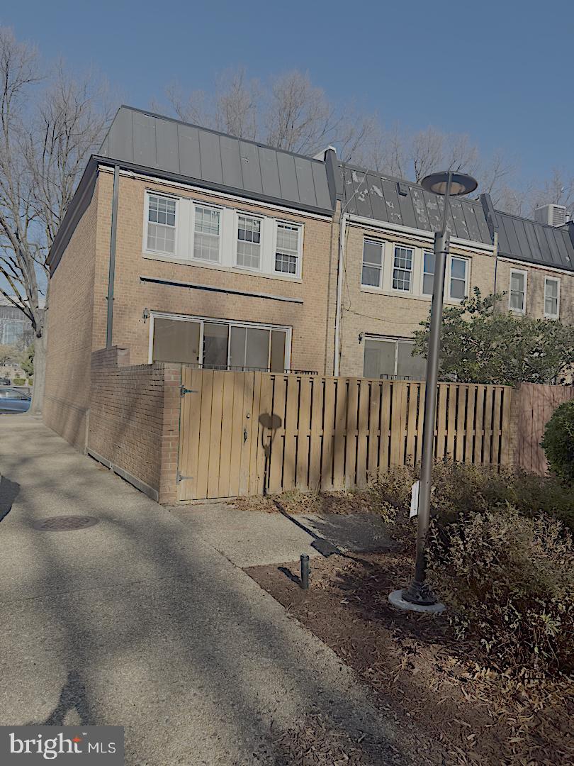 626 G Street Southwest Washington, DC 20024 - Photo 40 of 45