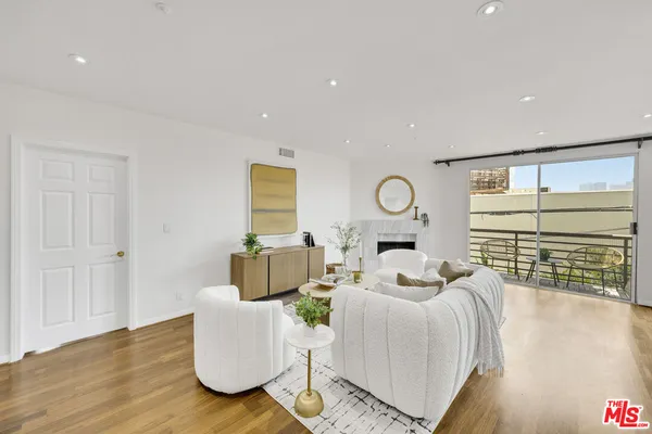 $930,000 | 1872 Midvale Avenue, Unit 205, Los Angeles, CA 90025