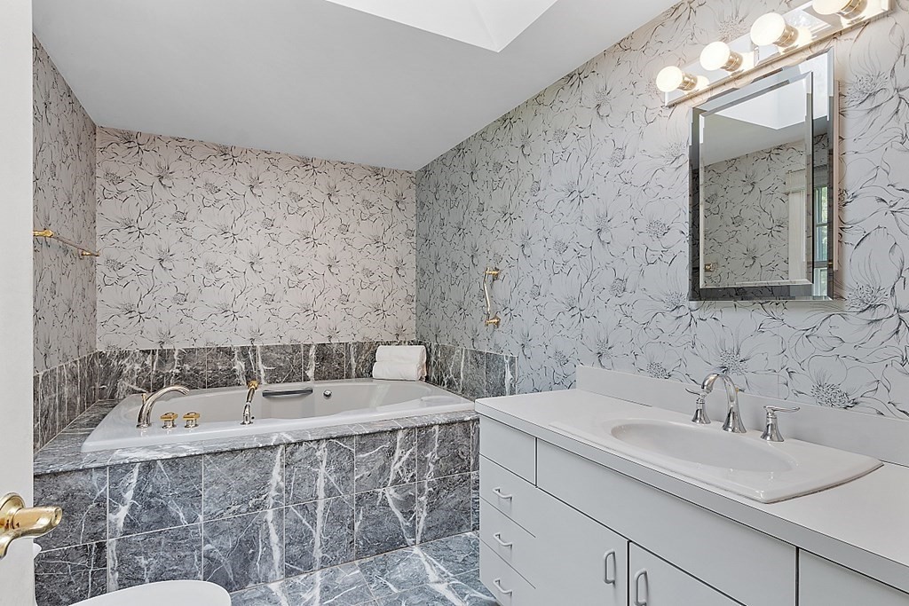 11 Robin Hill Road Chelmsford, MA 01824 - Photo 24 of 42 Gallery Image 24