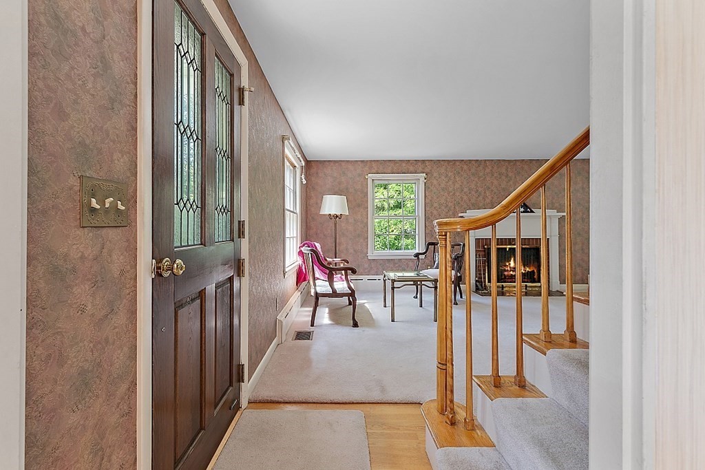 11 Robin Hill Road Chelmsford, MA 01824 - Photo 3 of 42 Gallery Image 3