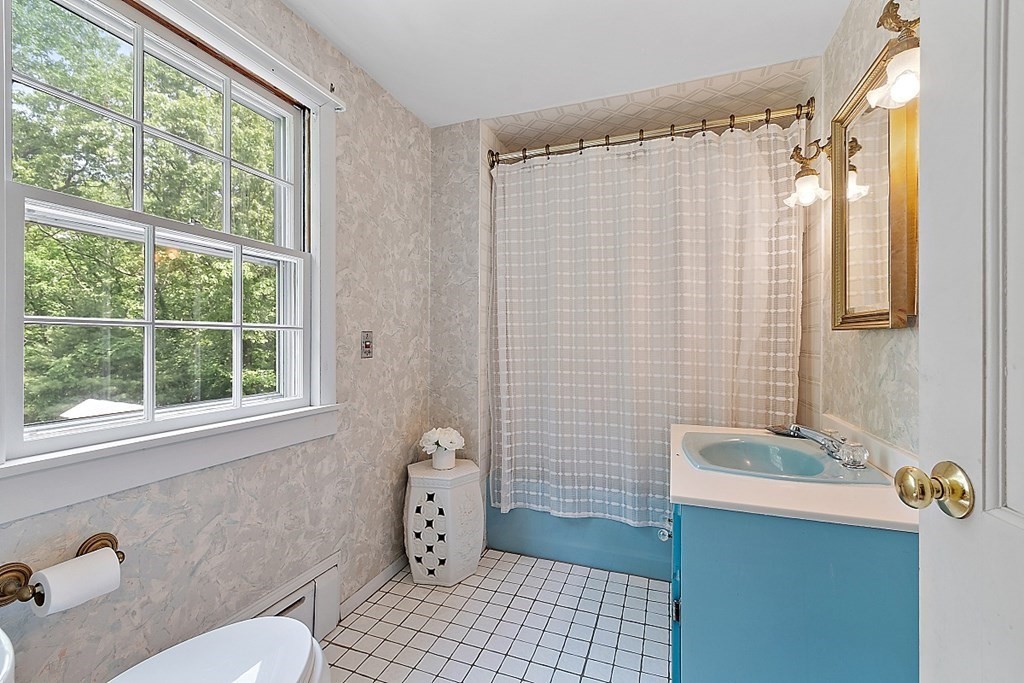 11 Robin Hill Road Chelmsford, MA 01824 - Photo 31 of 42 Gallery Image 31