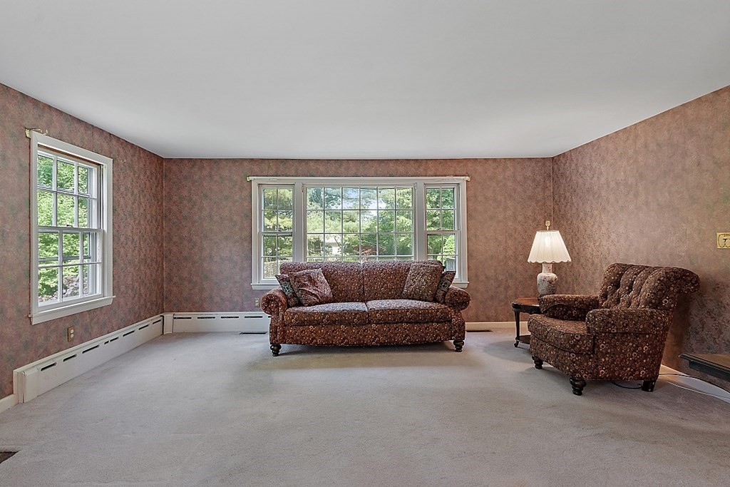 11 Robin Hill Road Chelmsford, MA 01824 - Photo 5 of 42 Gallery Image 5