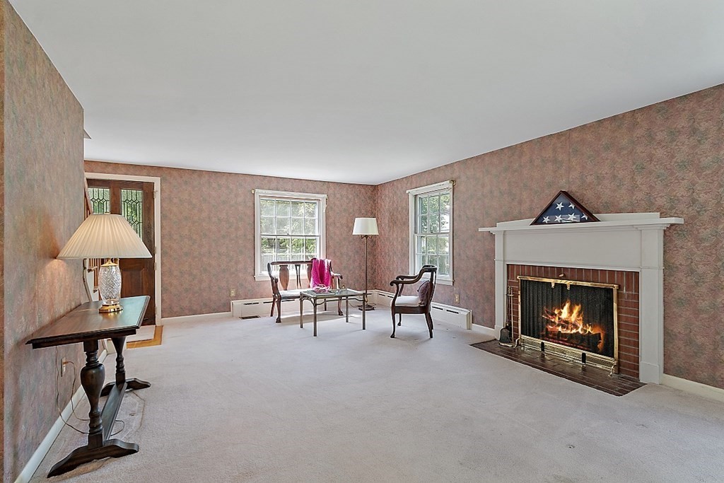 11 Robin Hill Road Chelmsford, MA 01824 - Photo 7 of 42 Gallery Image 7