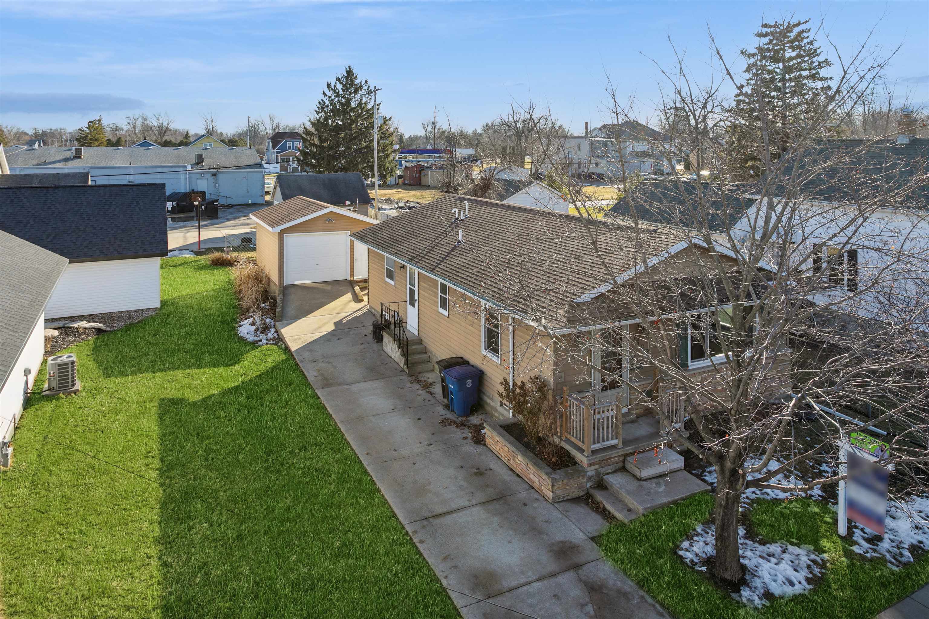 1309 Graham Avenue Oshkosh, WI 54902 - Photo 2 of 22