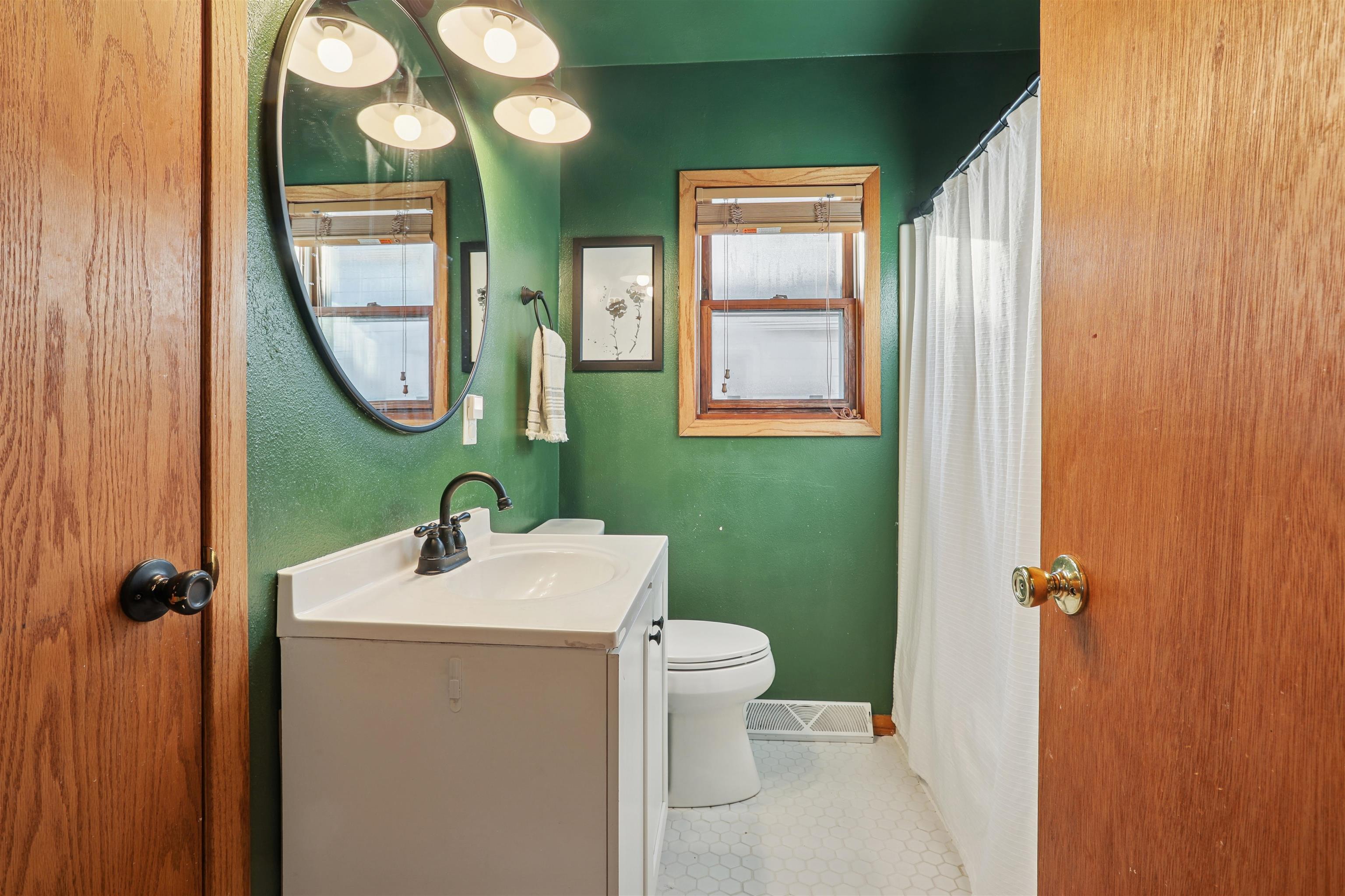 1309 Graham Avenue Oshkosh, WI 54902 - Photo 10 of 22