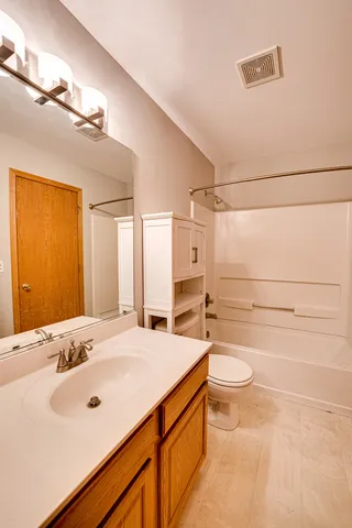 $2,300 | 4013 Boulder Court, Aurora, IL 60504