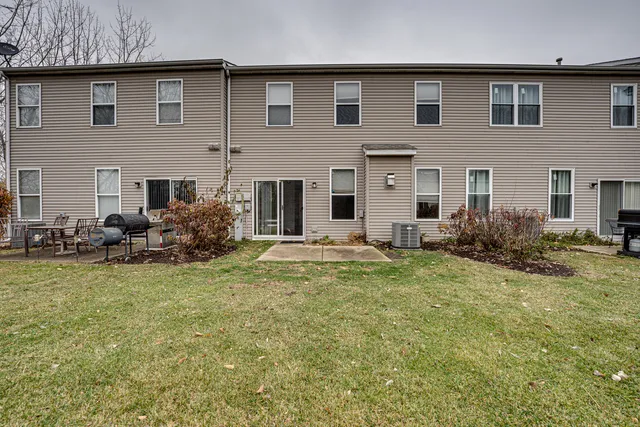 $2,300 | 4013 Boulder Court, Aurora, IL 60504