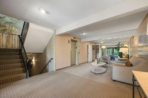 $330,000 | 205 Barry Avenue South, Unit 117, Wayzata, MN 55391