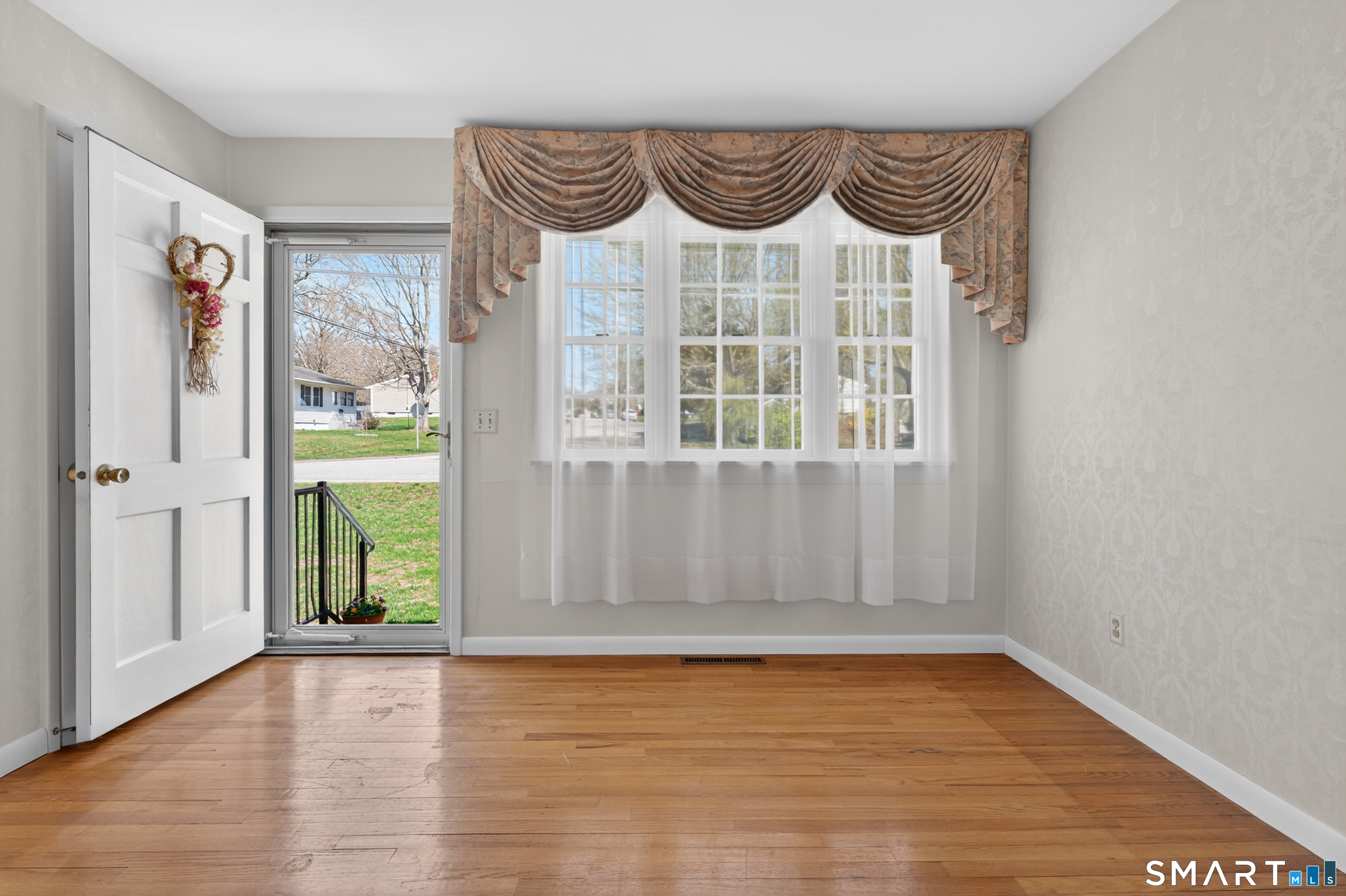 122 Indigo Street Groton, CT 06355 - Photo 11 of 42