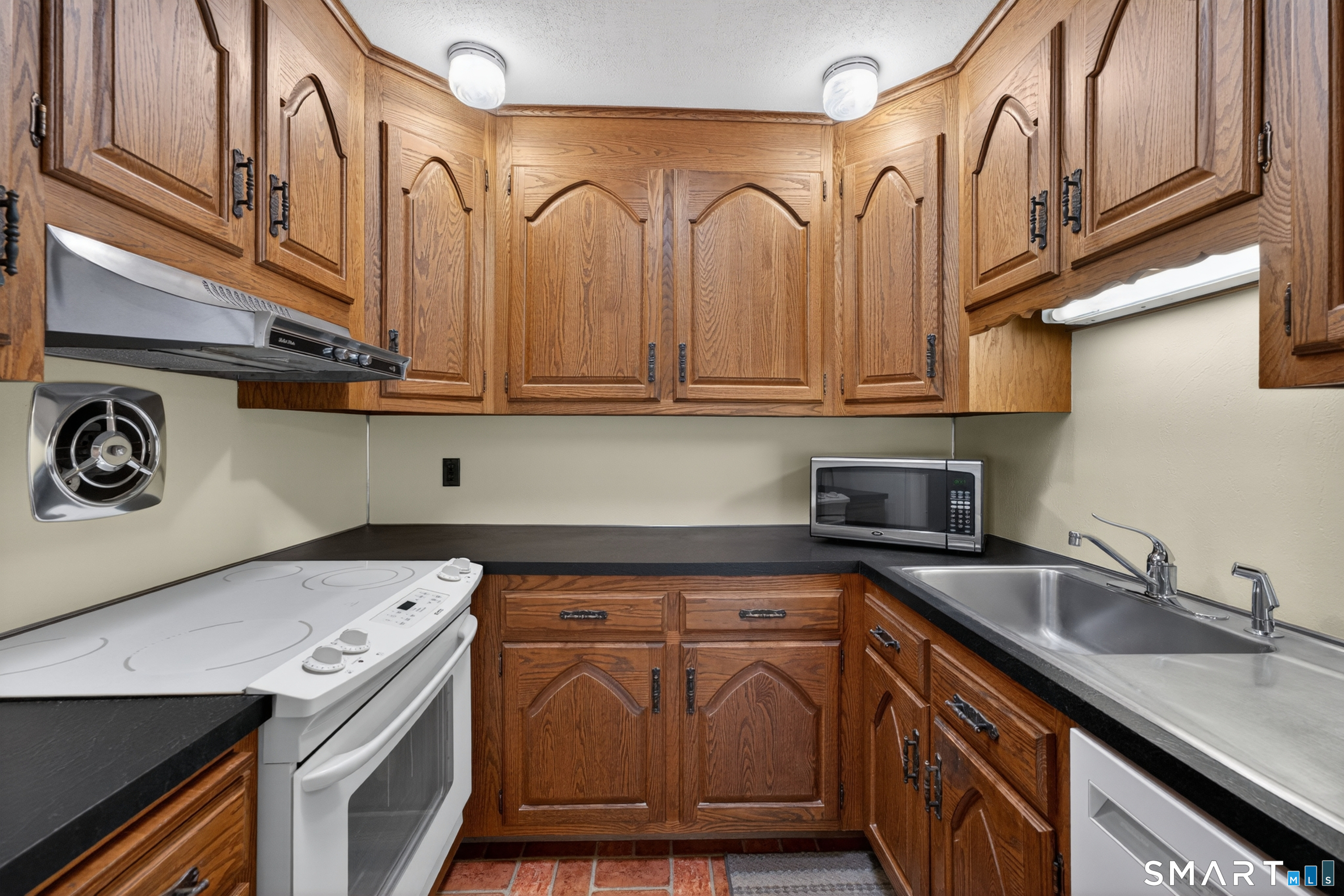 122 Indigo Street Groton, CT 06355 - Photo 16 of 42