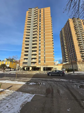 $180,000 | 410 Groveland Avenue, Unit 1704, Minneapolis, MN 55403