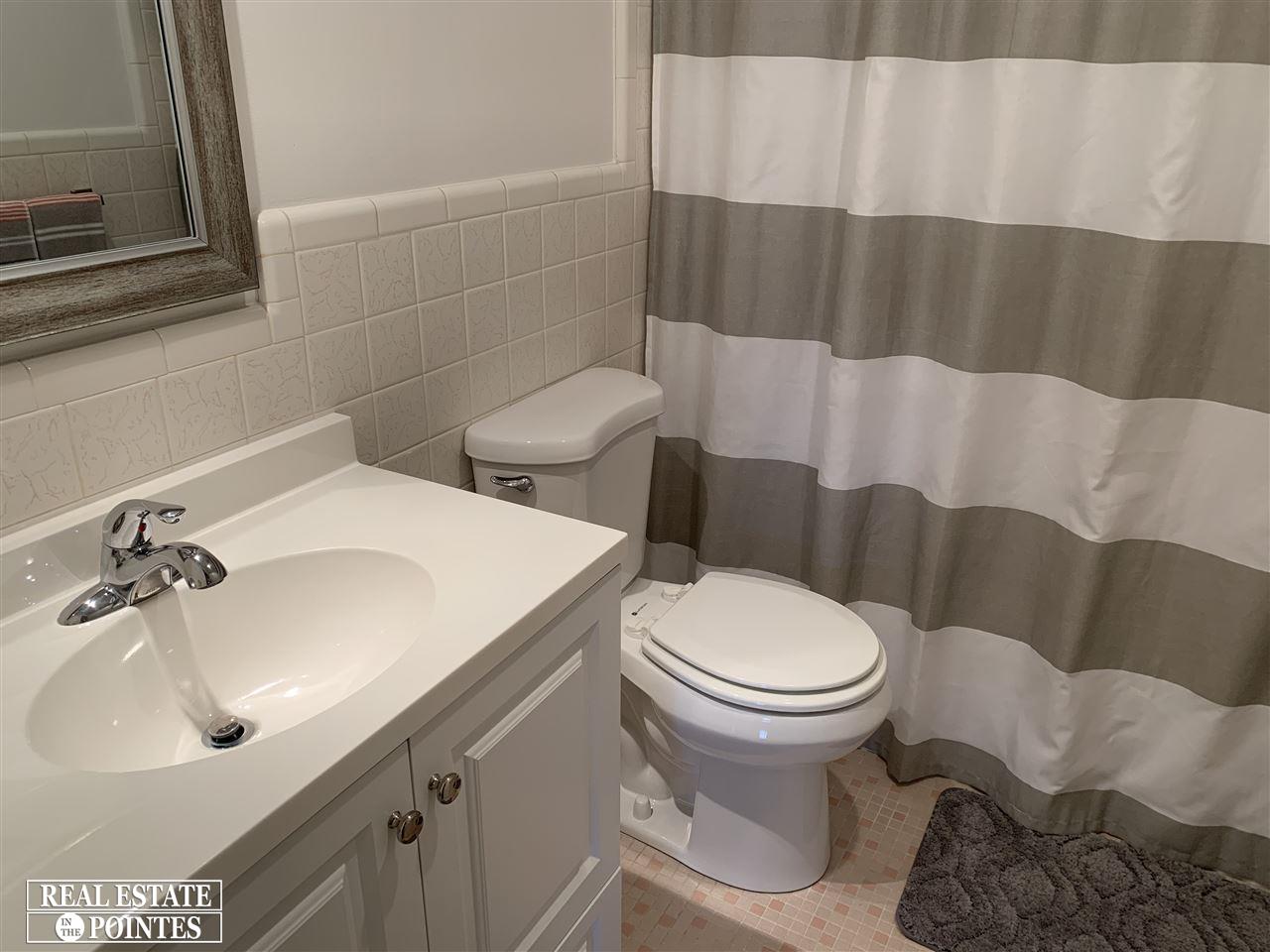 1750 Vernier Road, Unit 20 Grosse Pointe Woods, MI 48236 - Photo 12 of 25
