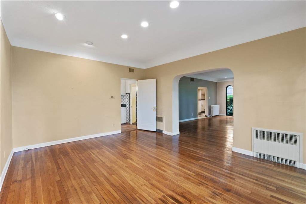 5401 Guarino Road Pittsburgh, PA 15217 - Photo 15 of 44 Gallery Image 15