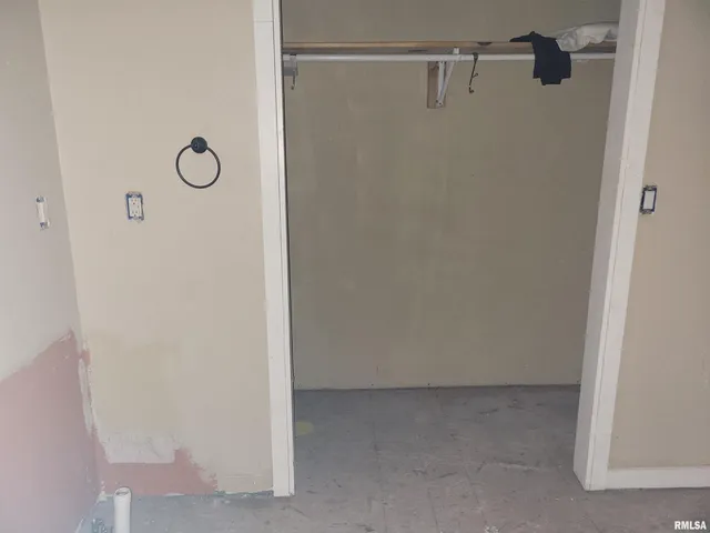 $54,900 | 208 Washington Street, Hurst, IL 62949