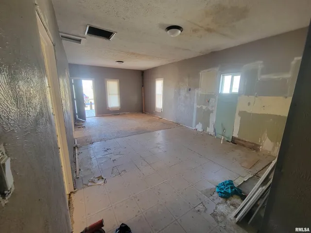 $54,900 | 208 Washington Street, Hurst, IL 62949