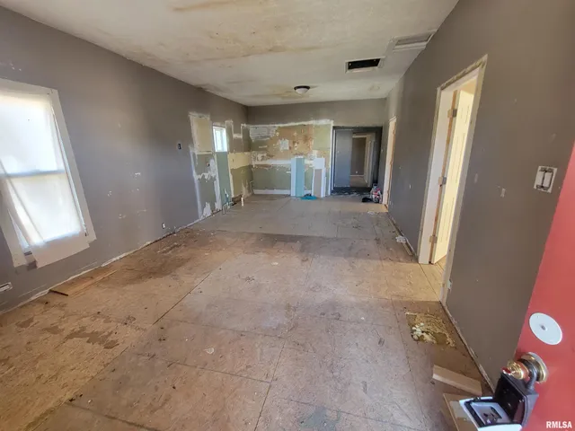 $54,900 | 208 Washington Street, Hurst, IL 62949