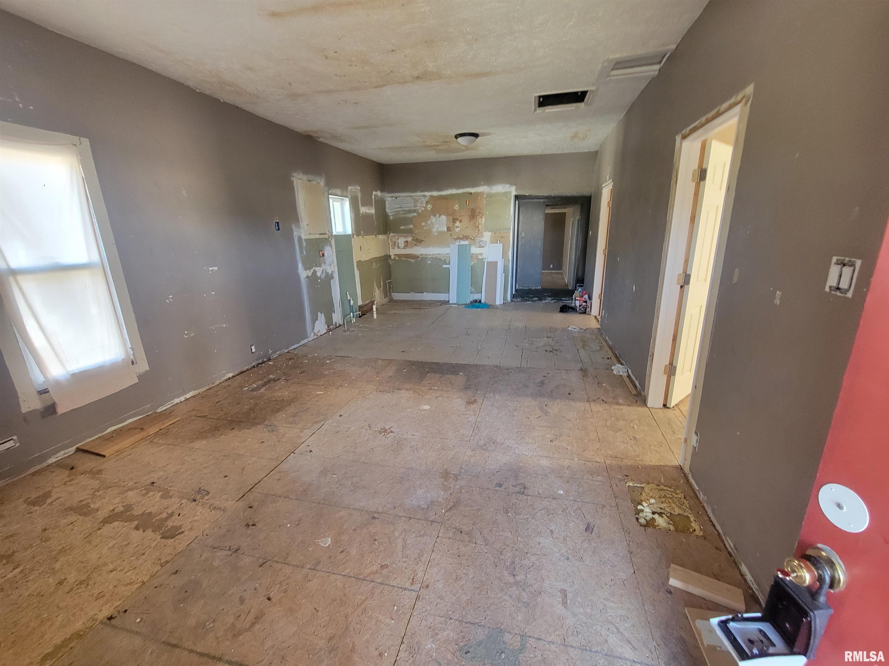 208 Washington Street Hurst, IL 62949 - Photo 3 of 18