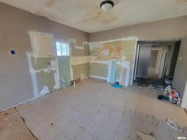 $54,900 | 208 Washington Street, Hurst, IL 62949