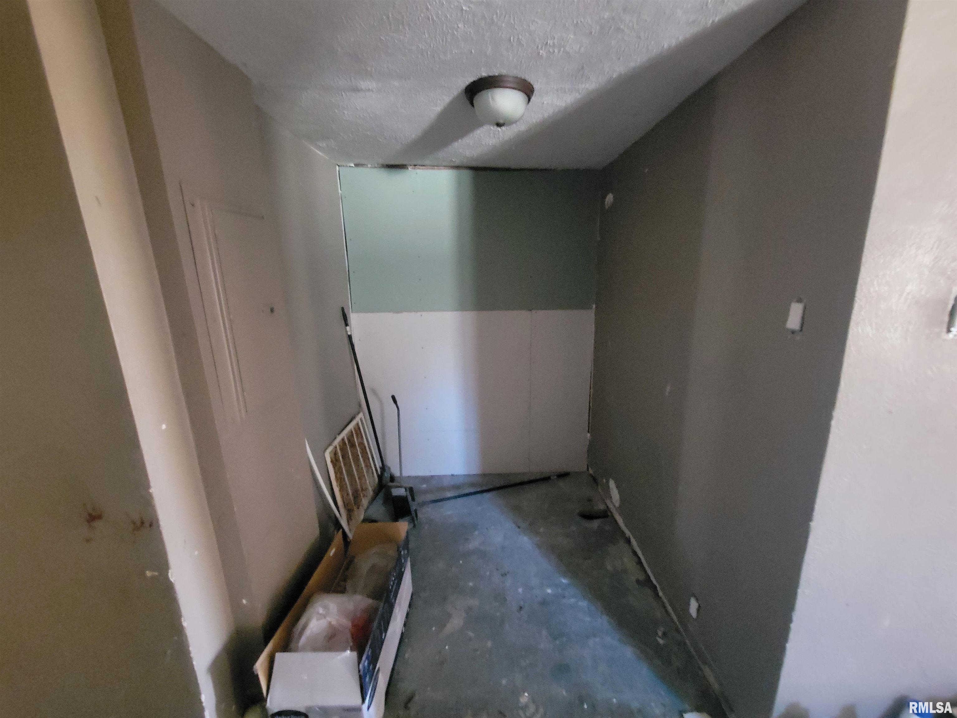 208 Washington Street Hurst, IL 62949 - Photo 10 of 18