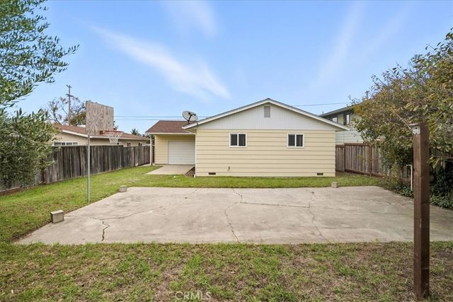 a view of front a house with a yard and garage